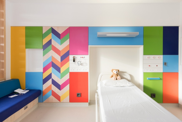 英国谢菲尔德儿童医院室内色彩搭配展示
