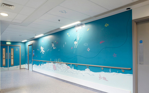 伦敦皇家儿童医院墙面装饰