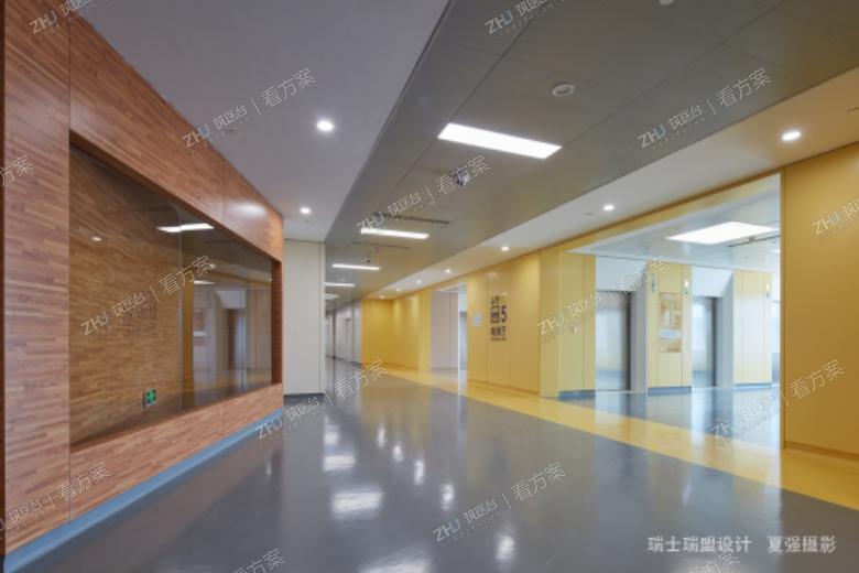 住院部走廊室内空间设计效果1
