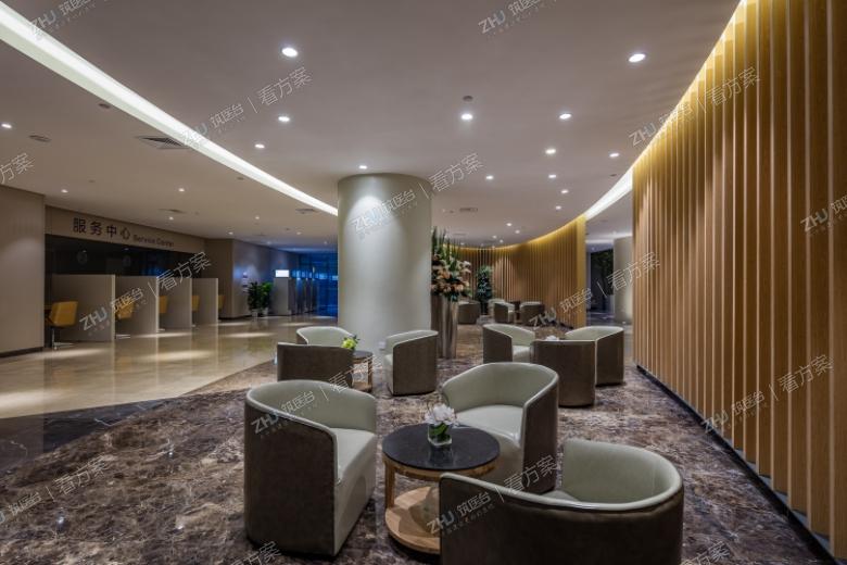 候诊区
呈线性划分的编织肌理的地面，景观，景观区的休息椅与空间行程一个有机整体，连接各个节点，指示并引导公众的视线。在面积一定的条件下，线性理念让空间更具延展性。