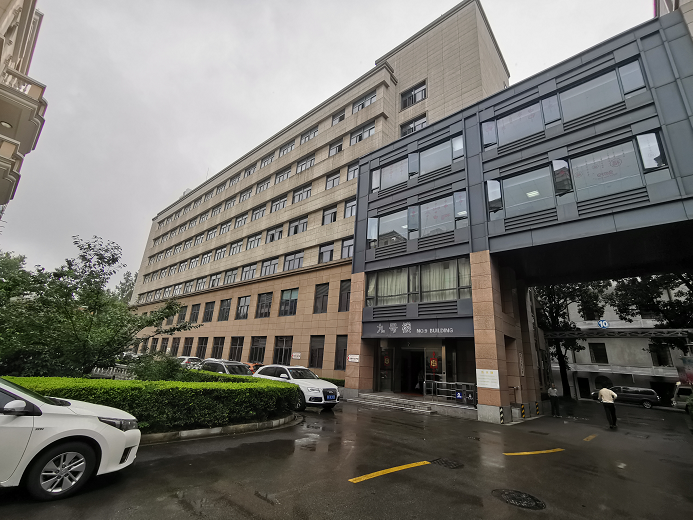 2009年6月，9号楼（手术医技楼）修缮改造竣工。图9号手术医技楼修缮后 