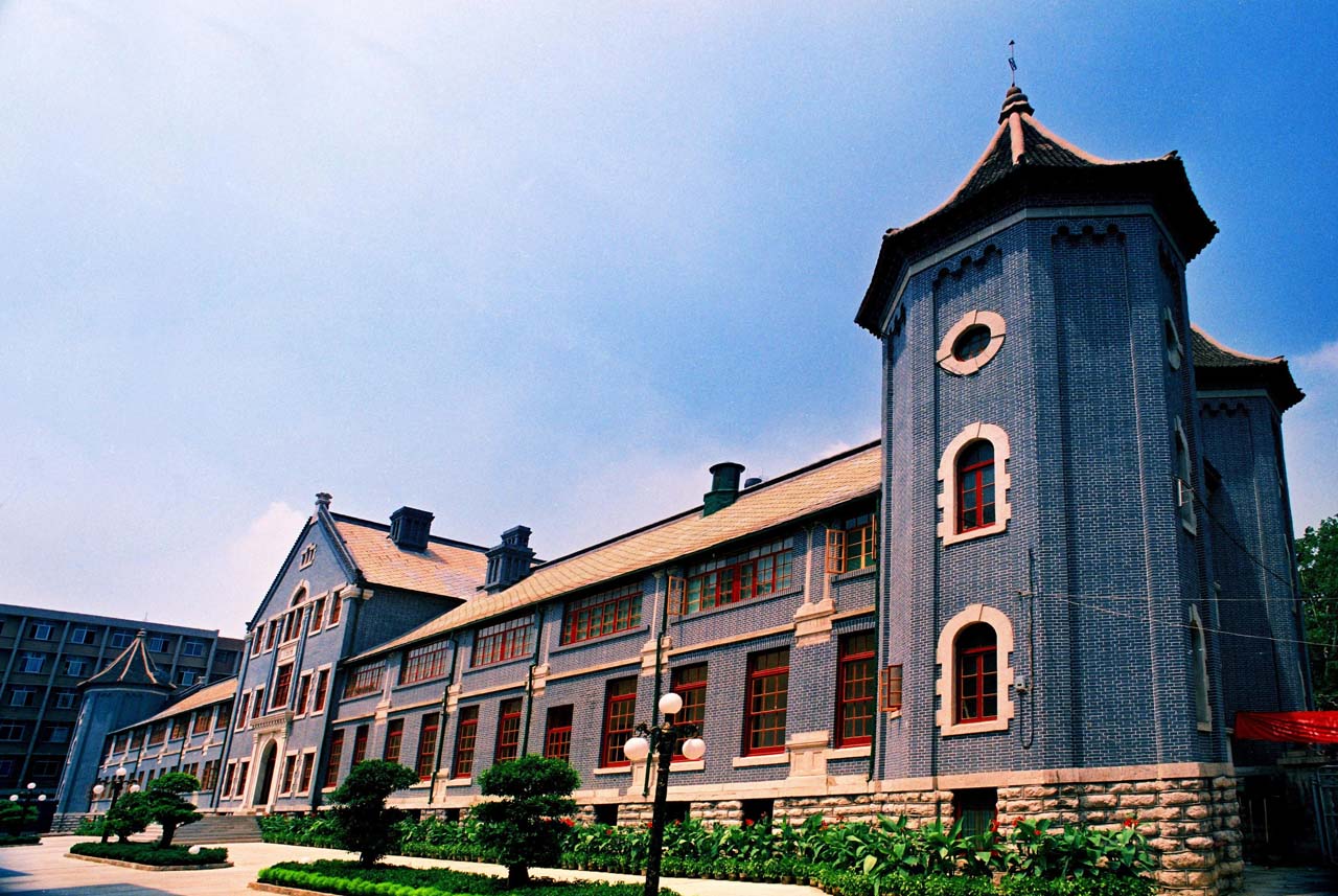 建于1914年的医院办公楼——共合楼