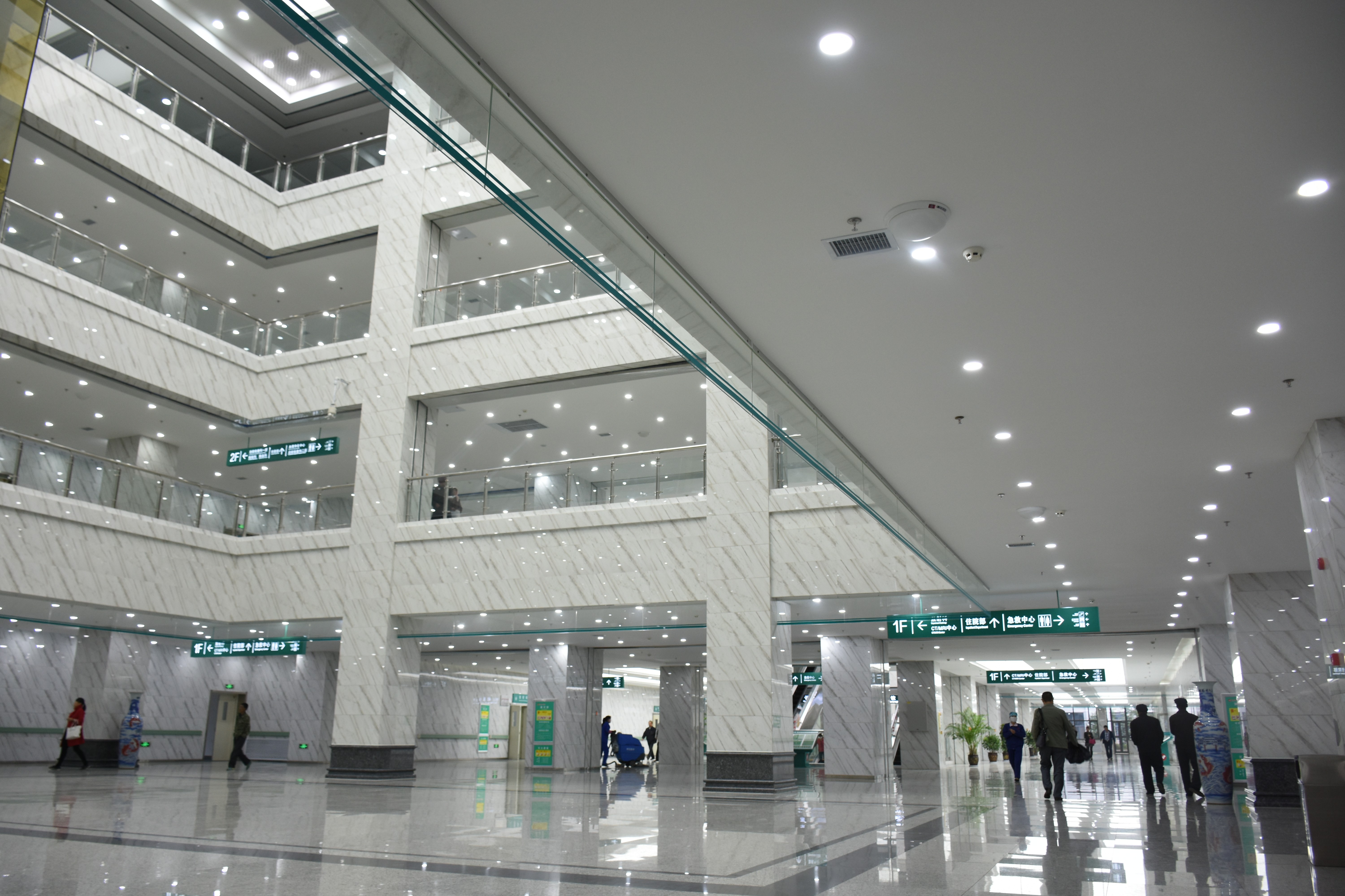 新院区门诊大厅内景