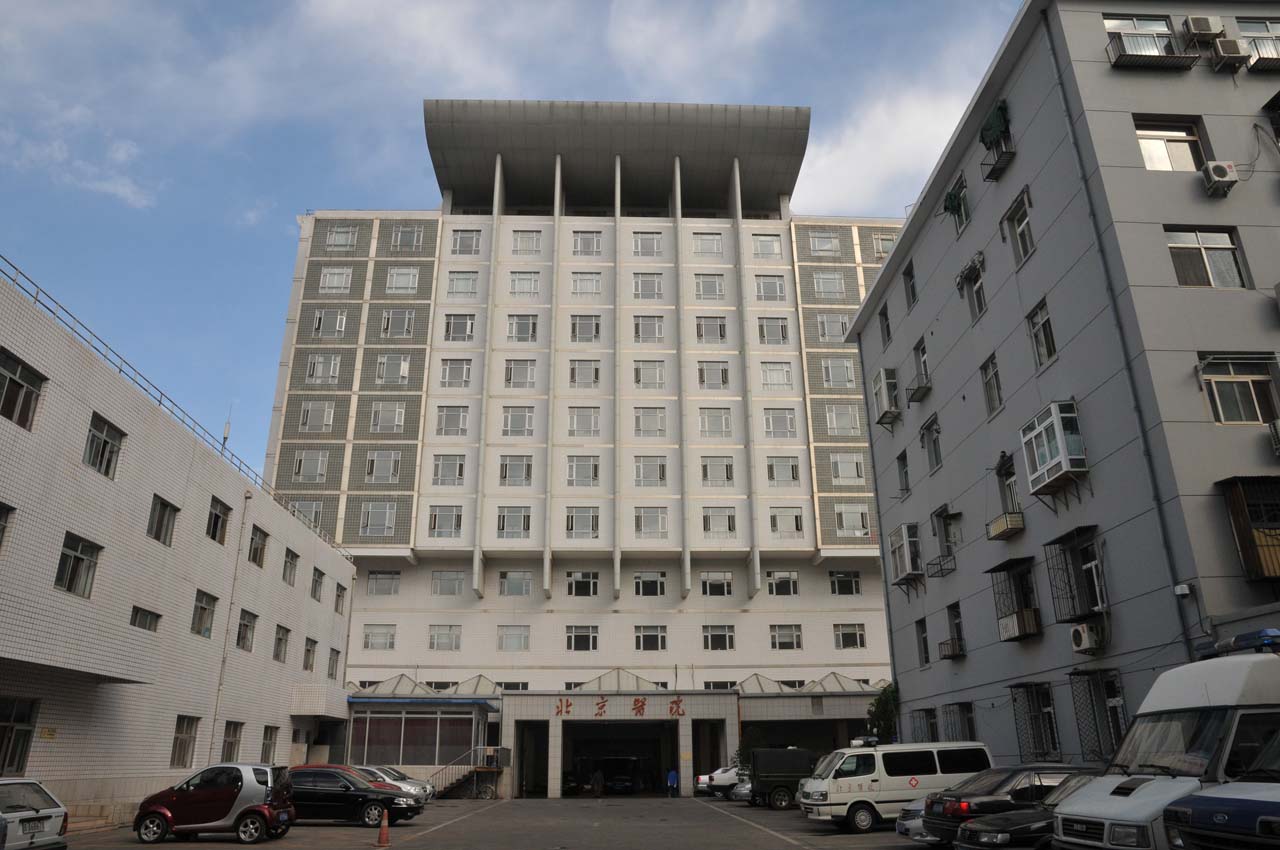 1998年11月竣工的北楼B座南立面