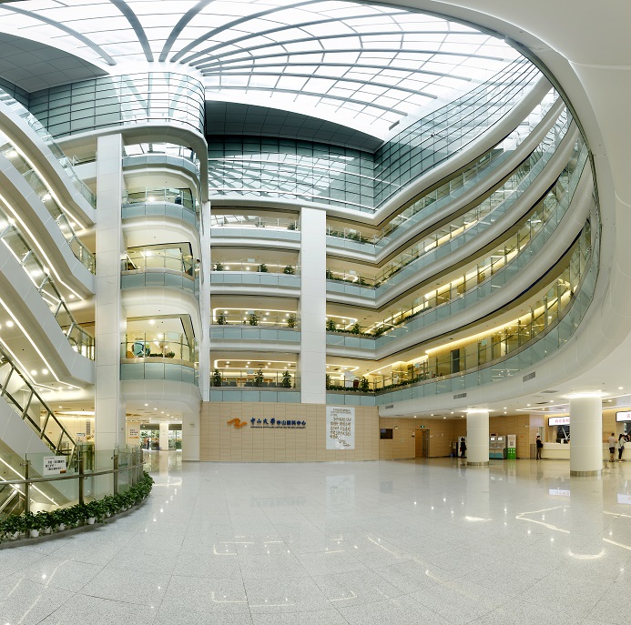 珠江新城院区医疗楼十九层，共30908平方米。图为珠江新城院区医疗楼门诊大厅