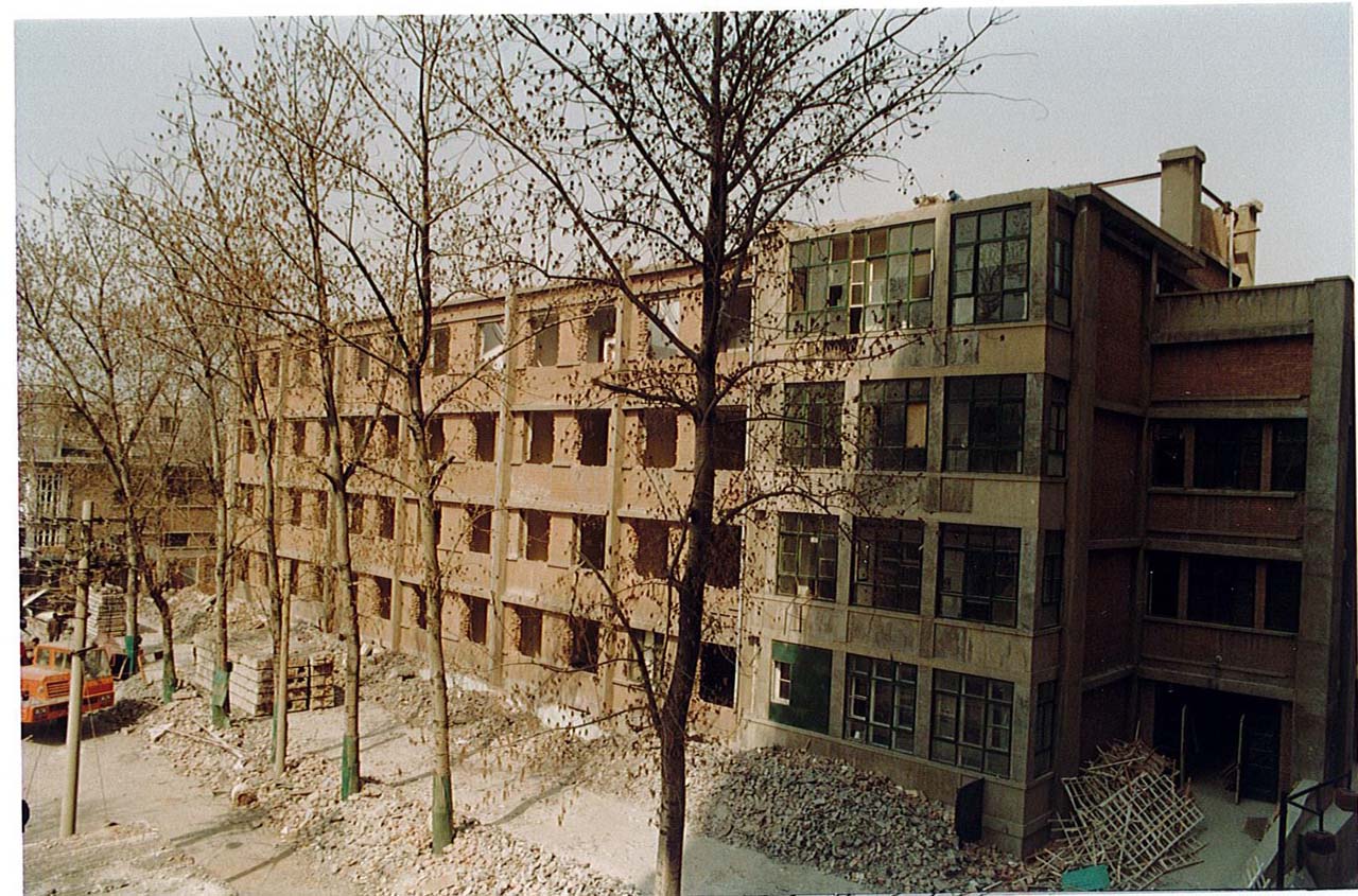 1974年12月竣工的北楼B座旧貌 