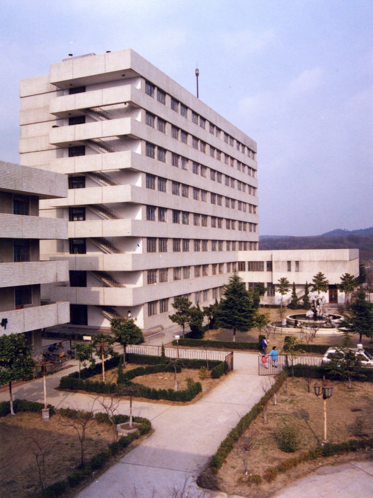 老科研楼外景
