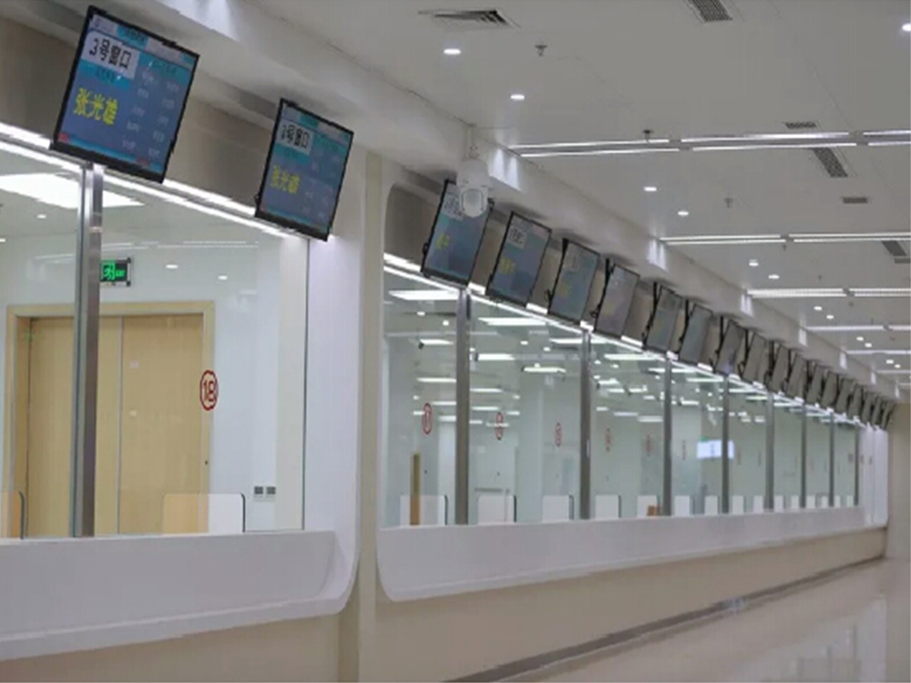 医院新门诊楼挂号窗口