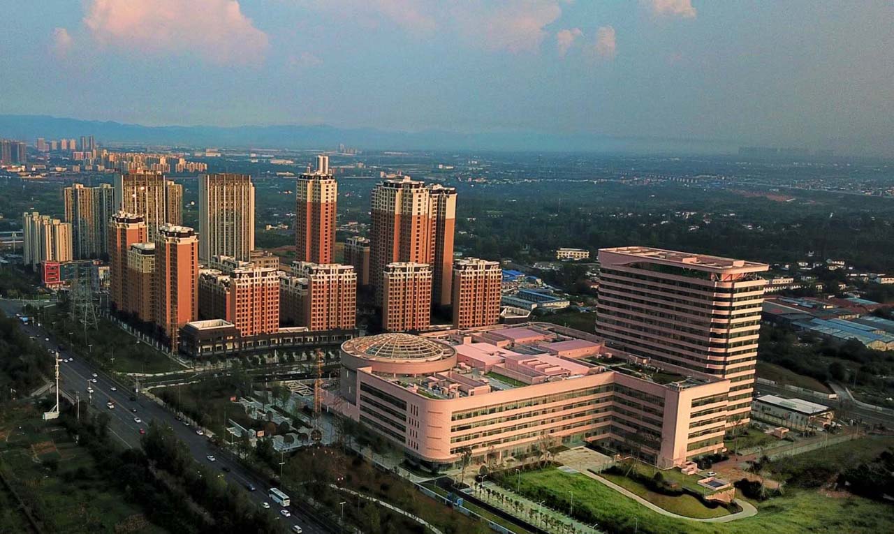 2018年竣工的四川大学华西第二医院锦江院区一期全景鸟瞰图