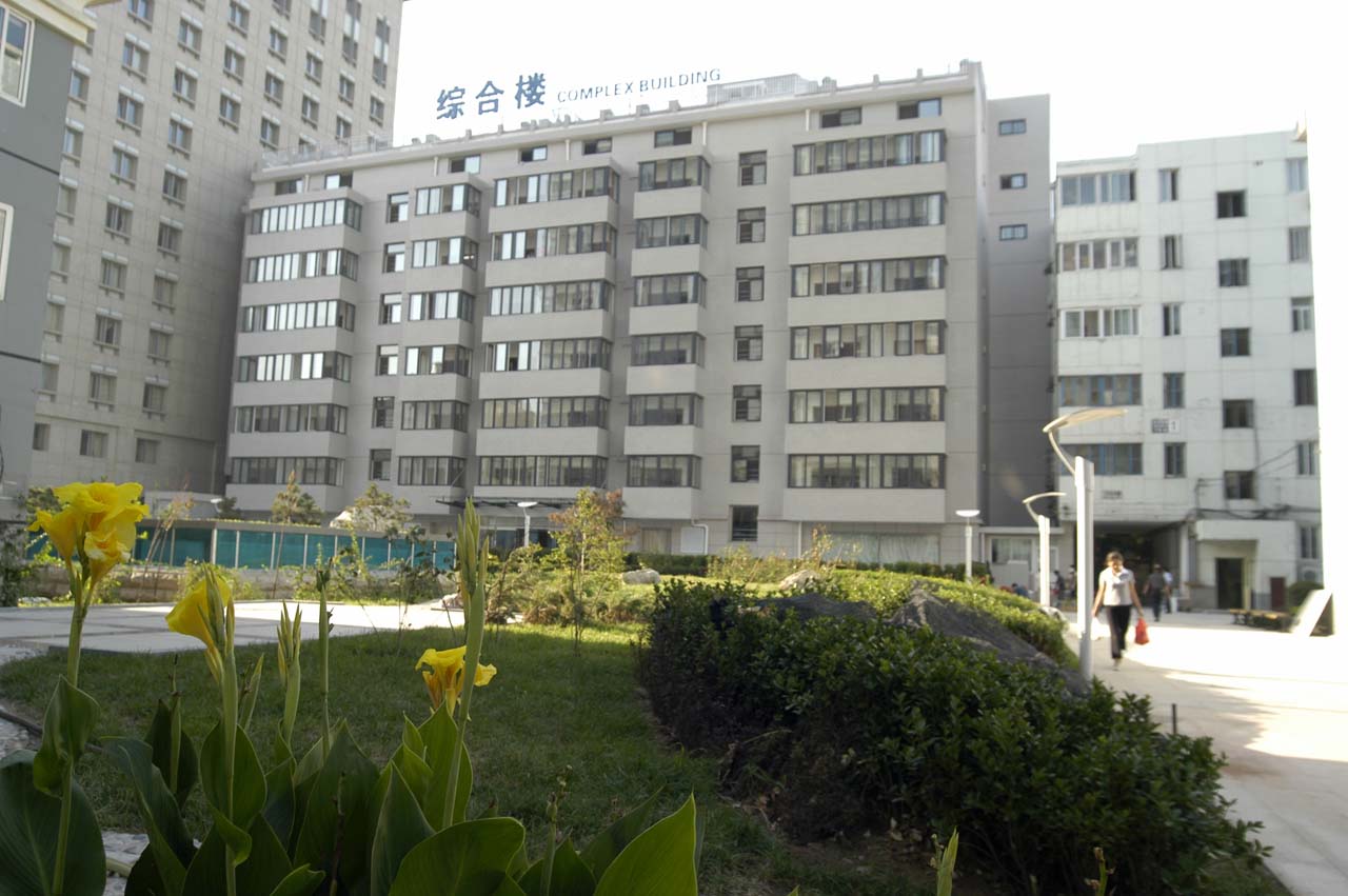 2007年5月竣工的综合楼北立面现状