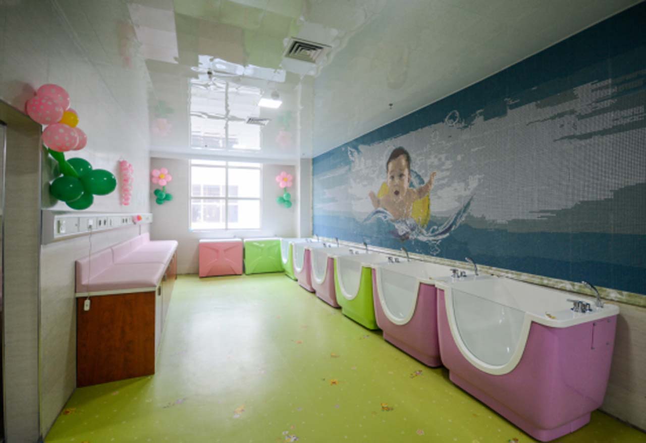 新院区三楼妇产科婴儿游泳室