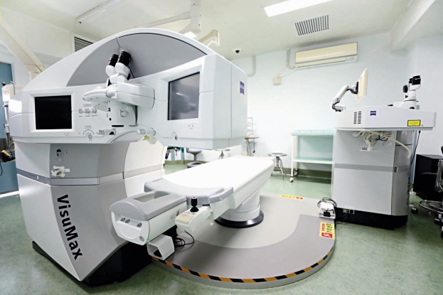 全飞秒激光角膜屈光治疗机