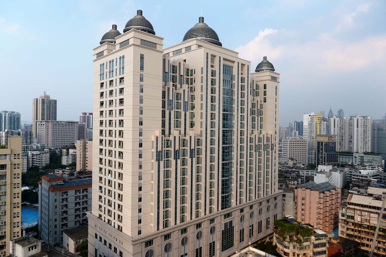 2014年柯麟楼（手术科大楼）落成并投入使用