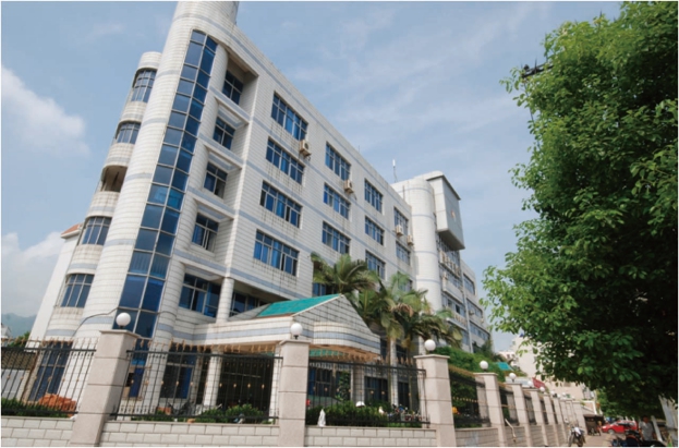 1995年投入使用的老院门诊综合楼