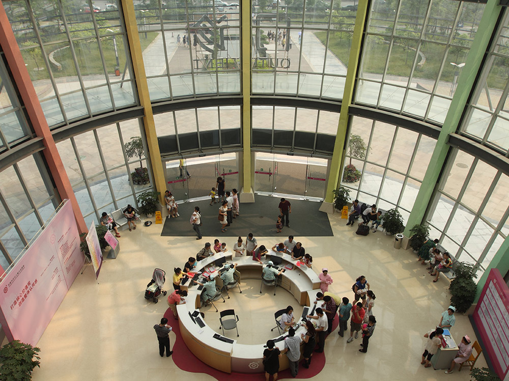 一期完工投入使用的门诊大厅