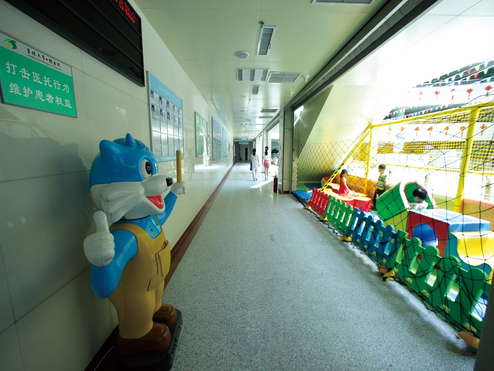 儿童口腔科候诊室走廊