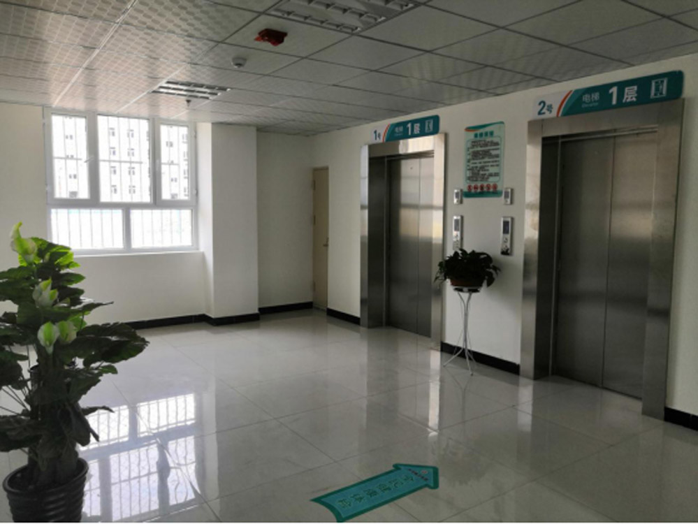 卫生院电梯间