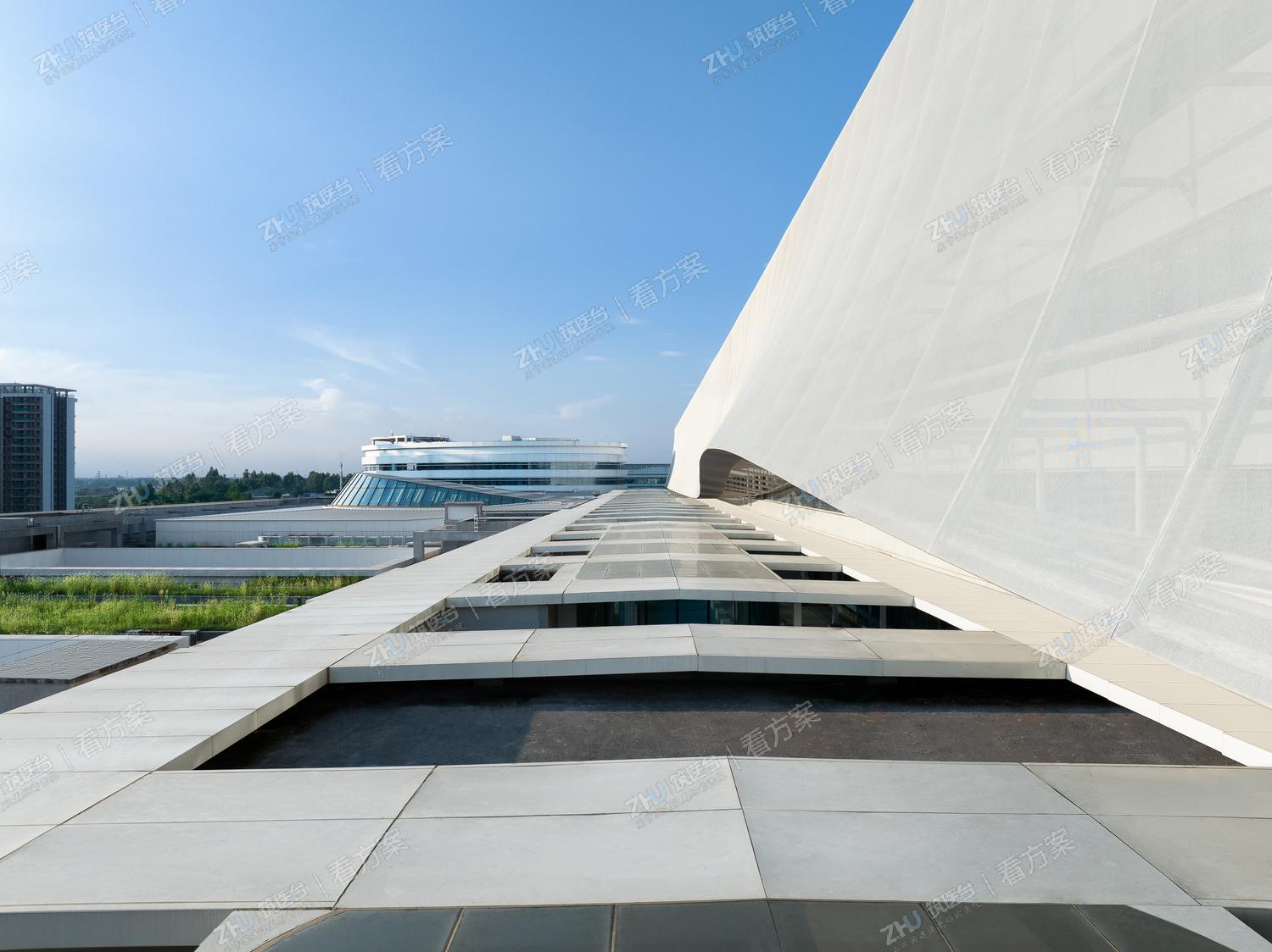 14&16-德阳市人民医院旌北院区织物幕墙实景.jpg