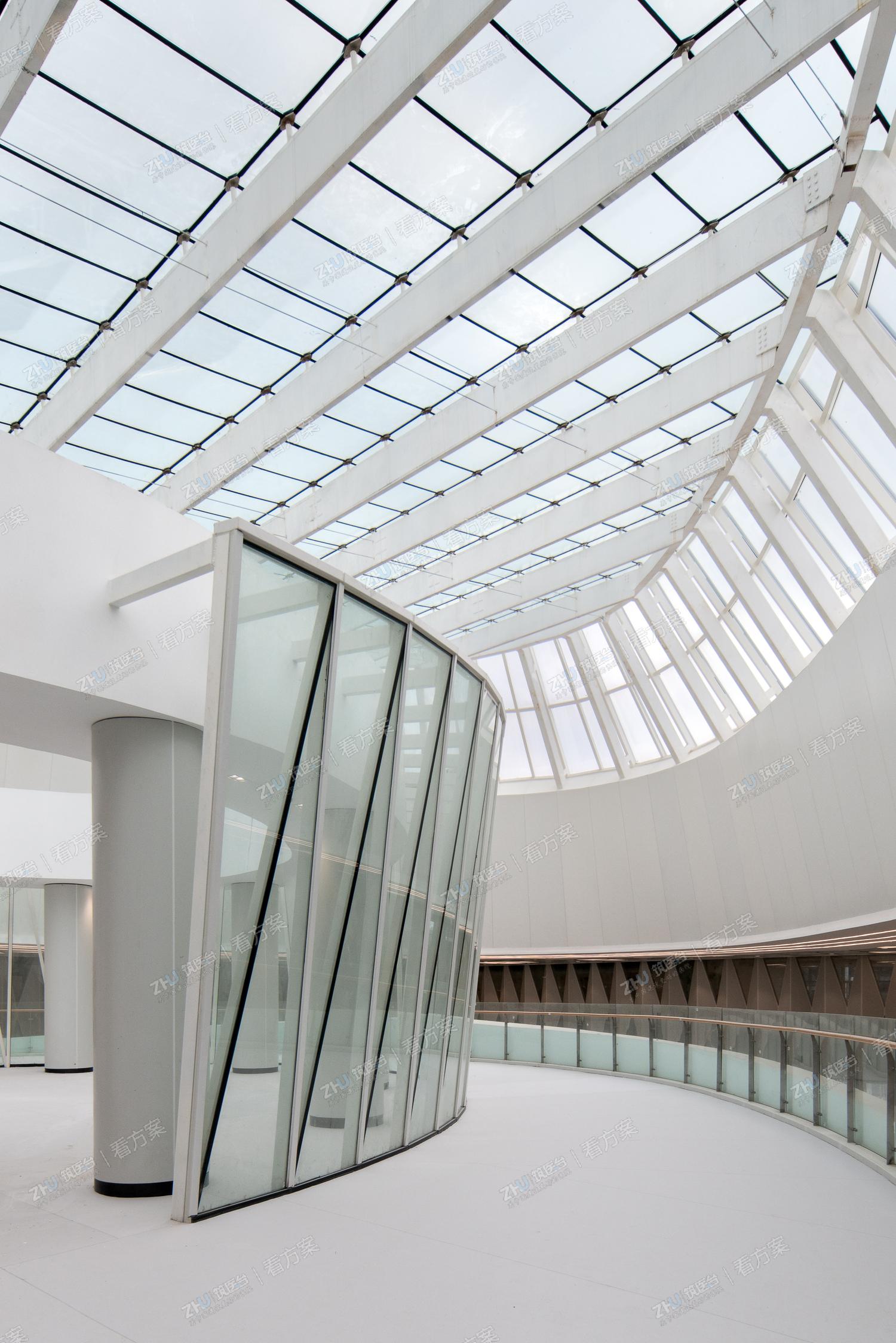 门诊大厅上部采光天窗
