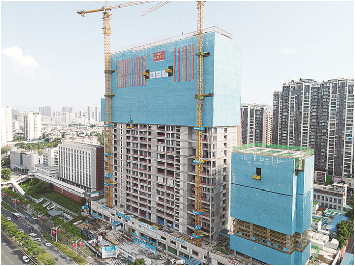 筑医台资讯—新增床位2100张,深圳龙岗区3医院项目封顶!