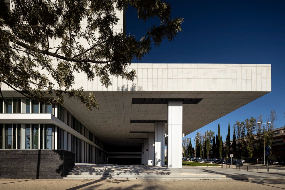 葡萄牙里斯本卢斯医院扩建：为医院中的所有人设计舒适的空间